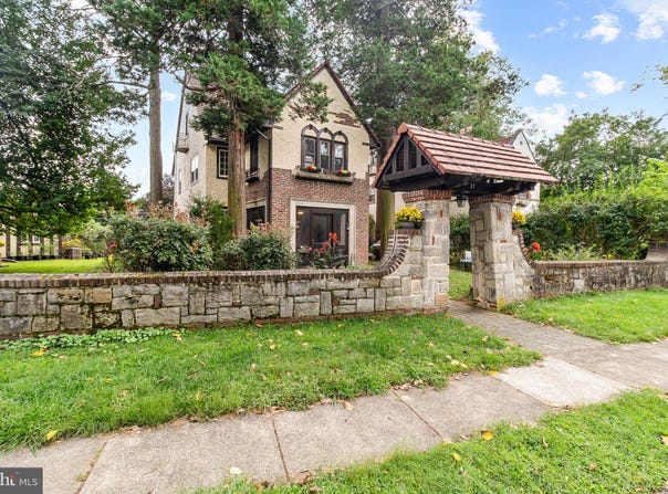 17 WINDSOR CIRCLE, SPRINGFIELD, PA 19064