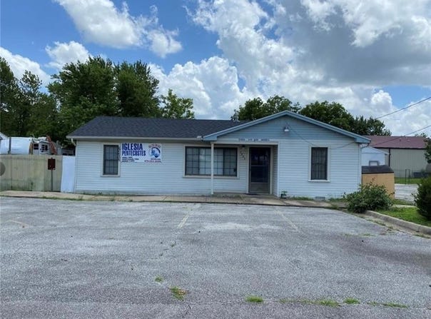 2403 E Emma AVE, Springdale, AR 72764