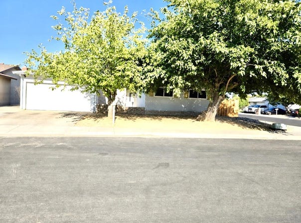 1445 Fordham Avenue, Clovis, CA 93611