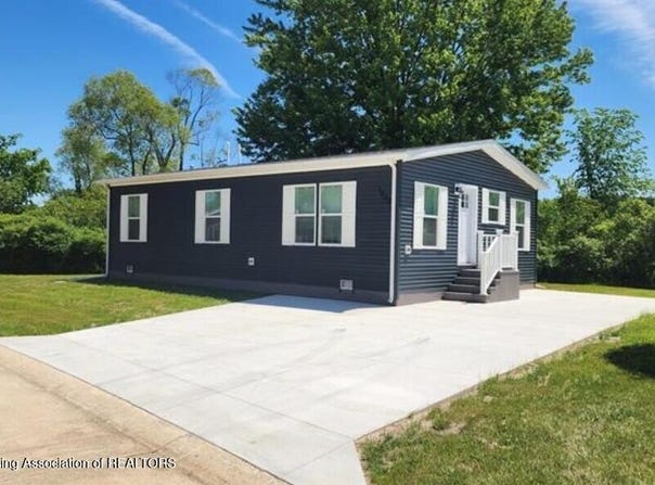 1200 Maple Leaf Court, Charlotte, MI 48813