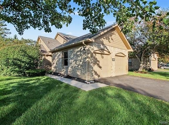 4920 Fairways Drive, Genoa Twp, MI 48116