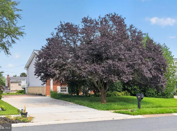 13 WHITE CLAY Crescent, NEWARK, DE 19711