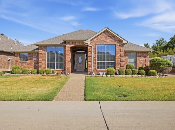 103 Crestway Drive, Cedar Hill, TX 75104