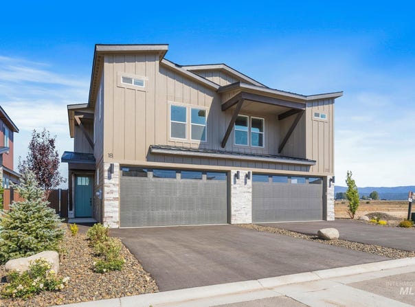 22 Bridger St, Cascade, ID 83611