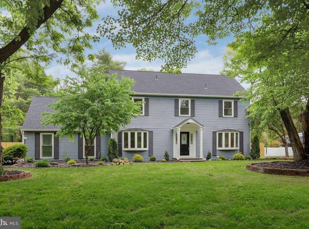 24 RIVERVIEW Drive, EWING, NJ 08628