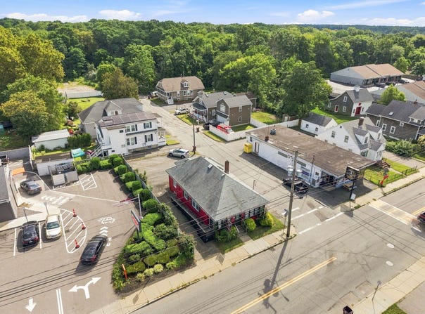 144 S Main St, Acushnet, MA 02743