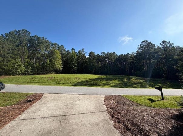 407 Eagles Harbor Dr., Hodges, SC 29653