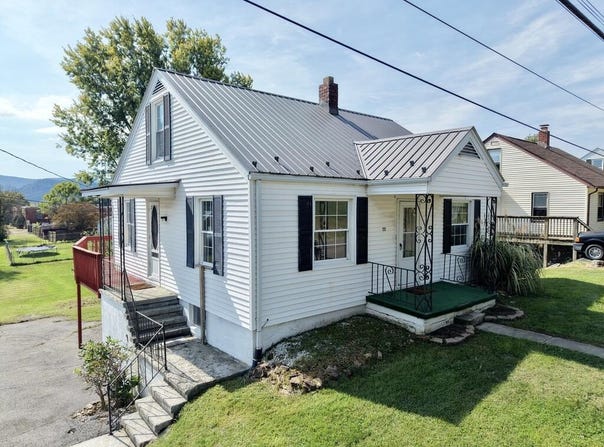 222 Sprinkle Avenue, Marion, VA 24354