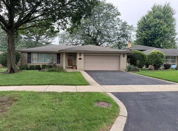 810 S We Go Trail, Mount Prospect, IL 60056