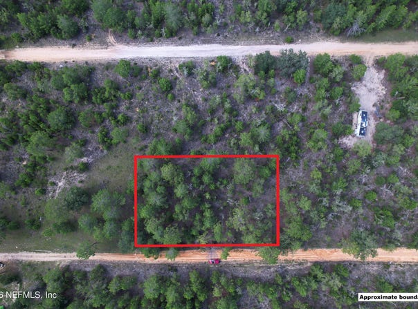PINE Place, Interlachen, FL 32148