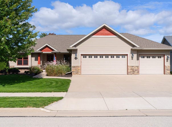 2916 FOX TAIL Lane, MENASHA, WI 54952