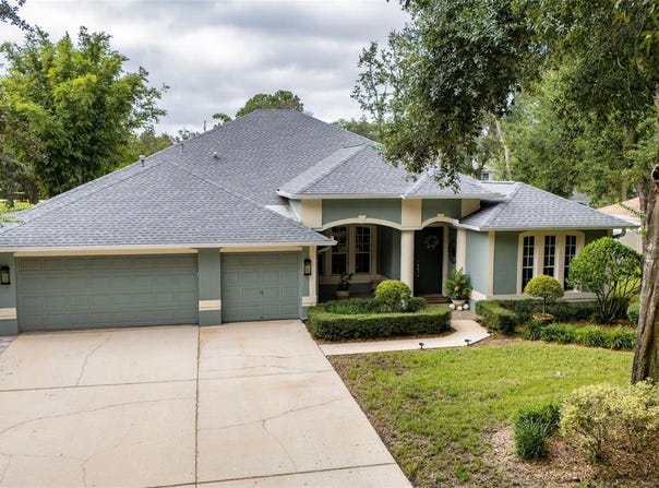 28 CAMELOT RIDGE Drive, BRANDON, FL 33511