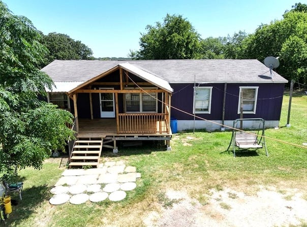 305 Thompson Ln, Dale, TX 78616
