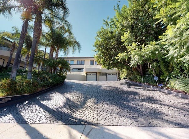 22500 N Summit Ridge, Chatsworth, CA 91311