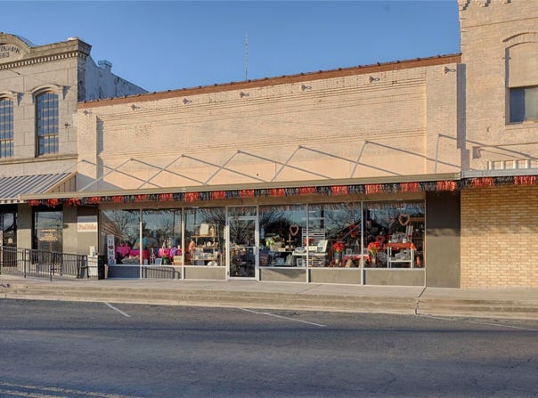 520 N Main St, Schulenburg, TX 78956