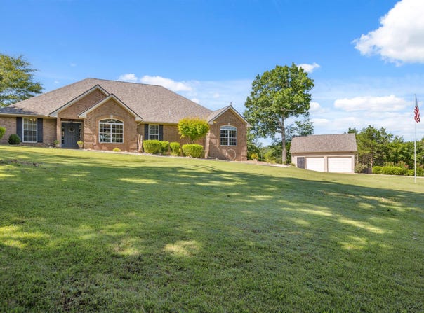 61 Bluff Road, Hardy, AR 72542