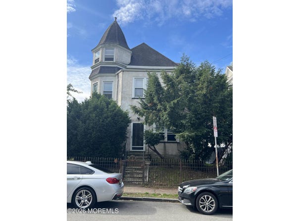 2 Howell Place, Newark, NJ 07106