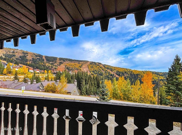 8754 Schweitzer Mountain Rd, Sandpoint, ID 83864