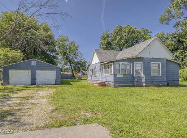500 E McKay Street, Frontenac, KS 66763