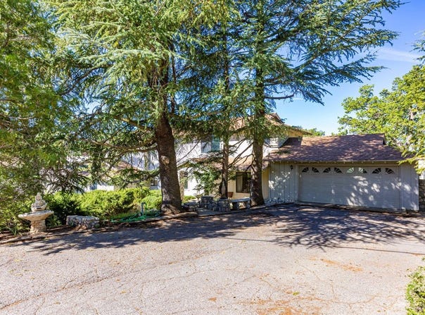 30220 Rollingoak Drive, Tehachapi, CA 93561