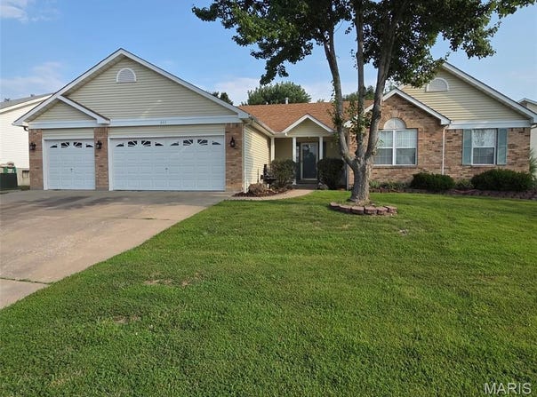207 Sassafras Parc Drive, O'Fallon, MO 63368