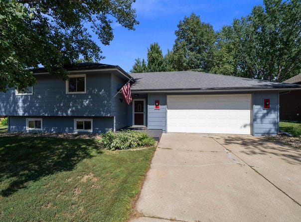 412 N Needles Dr, Brandon, SD 57005