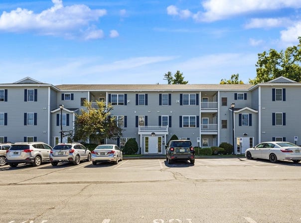 4 Crestview Circle, Londonderry, NH 03053
