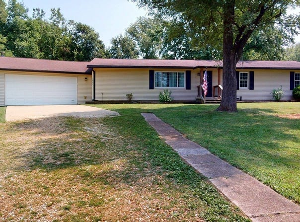 3944 Stillbrook Drive, Sedalia, MO 65301