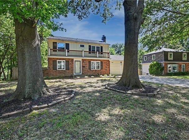 8901 W 98th Terrace, Overland Park, KS 66212