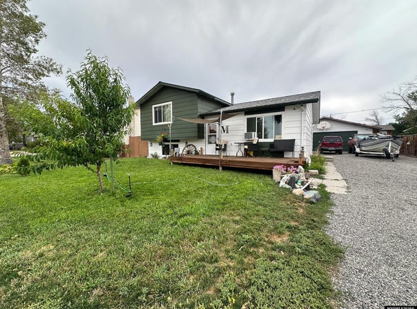 824 N 16th St E, Riverton, WY 82501