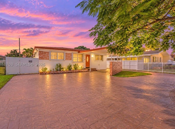 6508 Plunkett St, Hollywood, FL 33023