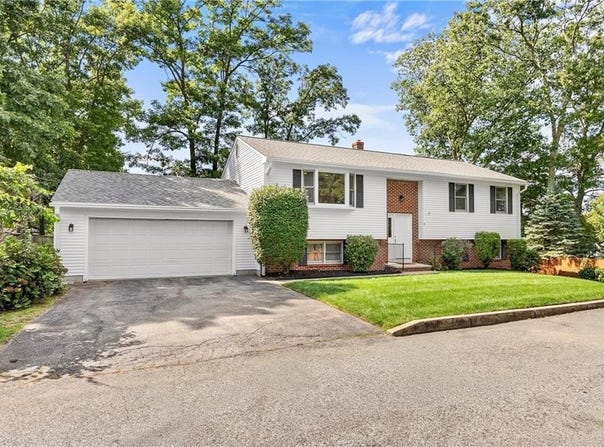 2 Ryan Lane, North Providence, RI 02911