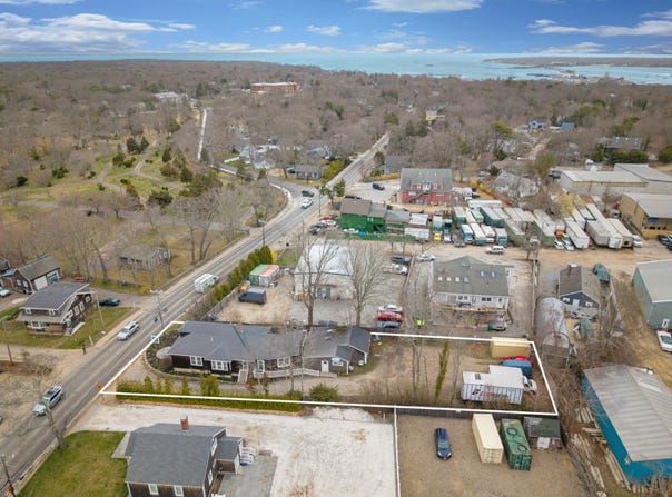 322 State Road, Vineyard Haven, MA 02568