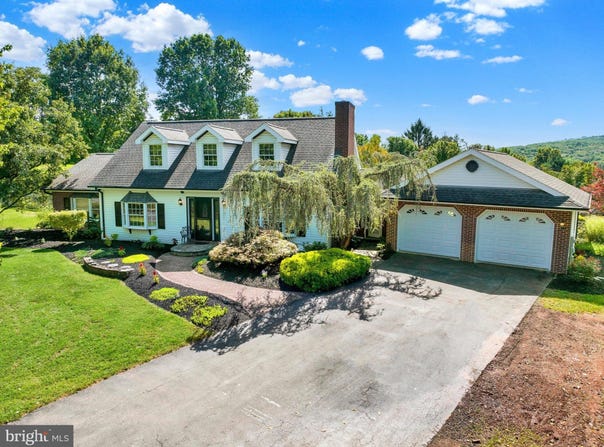 18 ARBOR Road, MOHNTON, PA 19540