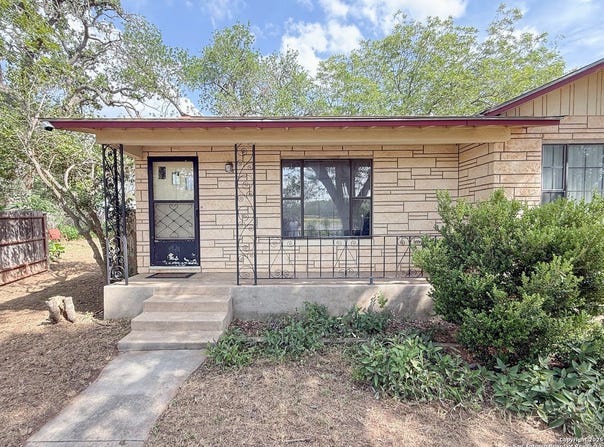 15430 S Main, Lytle, TX 78052