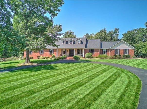 999 Sunbridge Lane, Rogers, AR 72758
