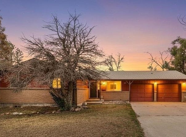 11 MacNaughton Rd, Pueblo, CO 81001