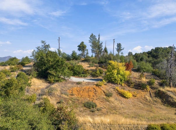15698 Highland Circle, Redding, CA 96001