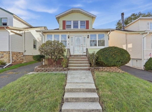 2138 Stecher Ave, Union Twp., NJ 07083-5213