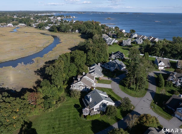 15 Linden Shores, Branford, CT 06405