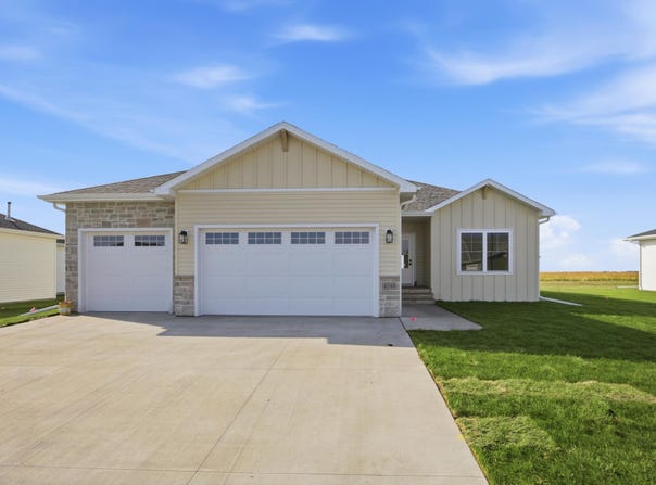 4288 Pine Parkway S, Fargo, ND 58104