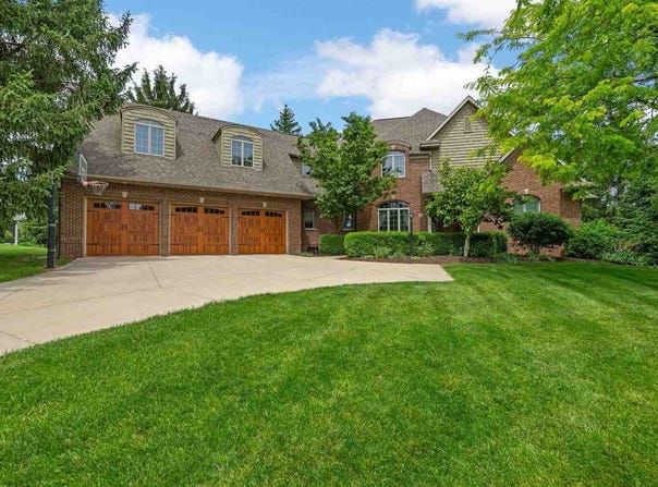 20 Cherry Ln NE, IowaCity, IA 52240
