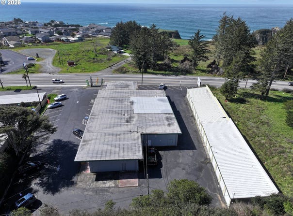 1240 CHETCO Ave, Brookings, OR 97415
