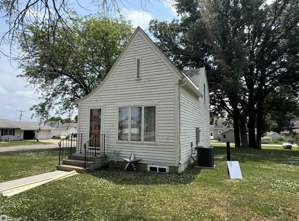 102 N 4th St, Breda, IA 51436