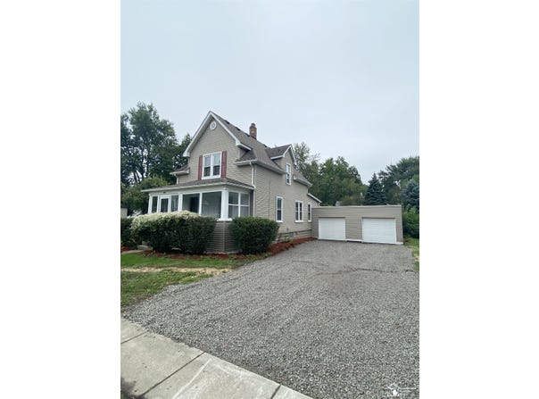611 Monroe Street, Carleton, MI 48117