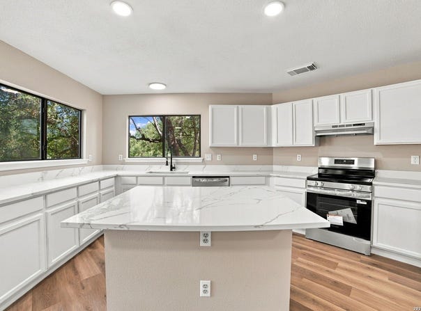 281 SAMANTHA DR, Schertz, TX 78154