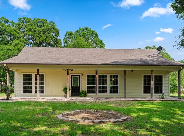 109 Rs County Road 3319, Emory, TX 75440