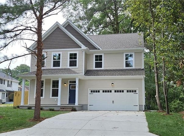 2800 Meadow Wood Drive E, Chesapeake, VA 23321