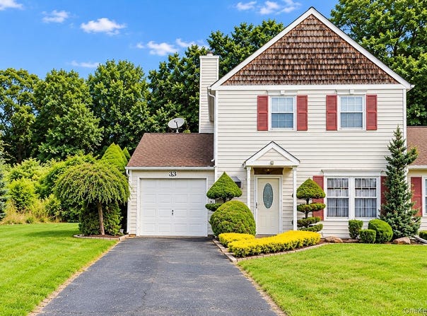 14 Badger Trail, Coram, NY 11727