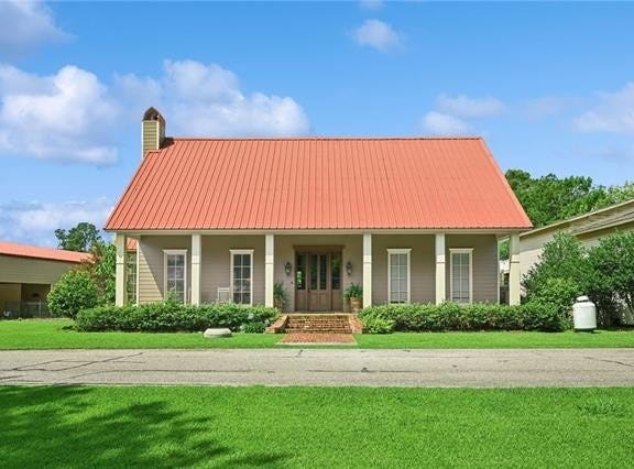 31702 RIVER PINES Drive, Springfield, LA 70462